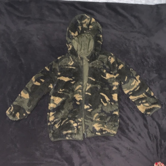 Boys reversible jacket from Old Navy. - Picture 4 of 9